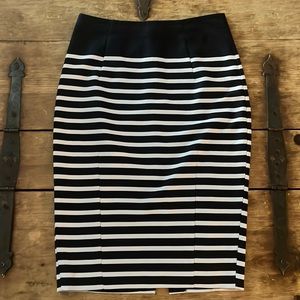 Figure fitting pencil skirt